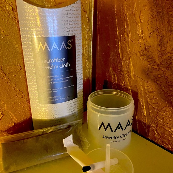 MAAS Jewelry Cleaner & Microfiber Cloth - Picture 1 of 2